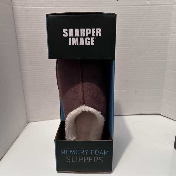 SHARPER IMAGE UNISEX MEMORY FOAM SLIPPERS SIZE MED MENS 7-8 LADIES 8-9 BROWN - Picture 2 of 4